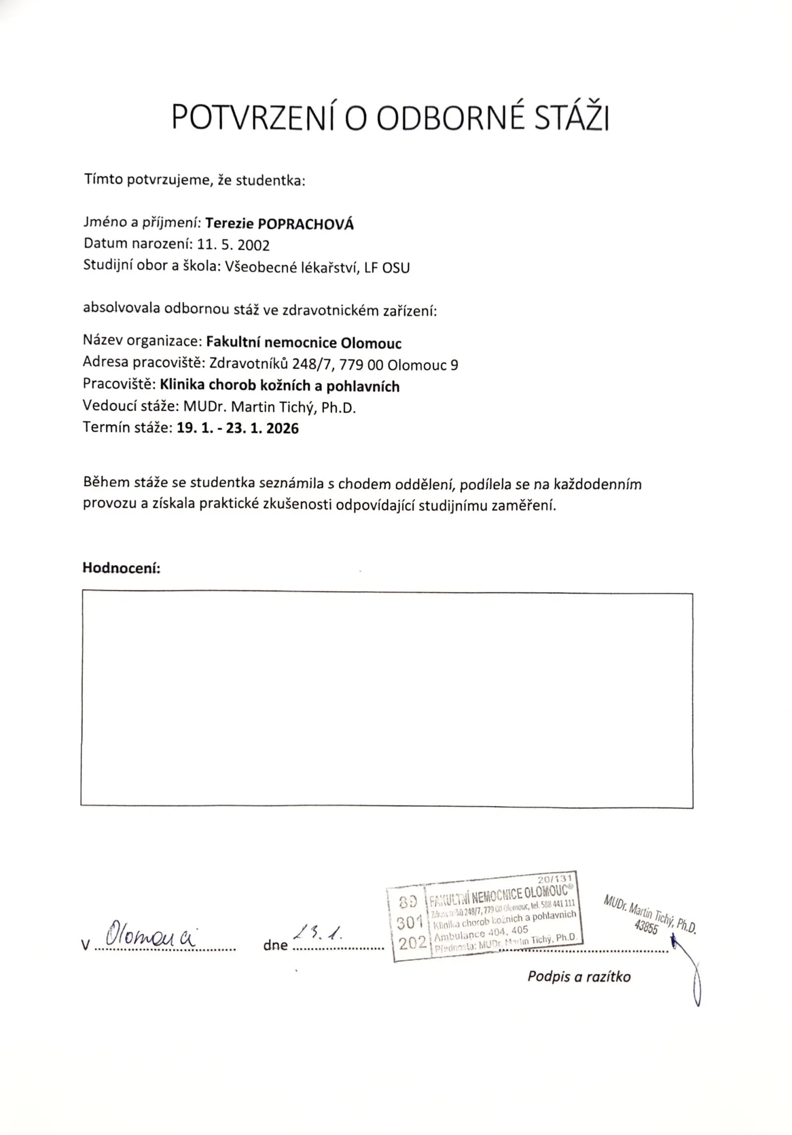 Potvrzení o odborné stáži Terezie Poprachové ve Fakultní nemocnici Olomouc s redigovaným datem narození